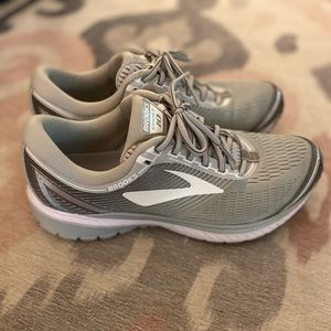 BROOKS RUNNING SHOES